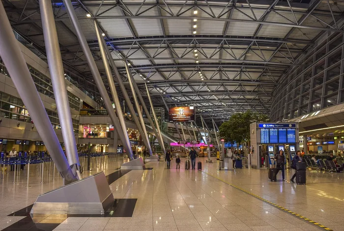 Havalimanı terminal salonu