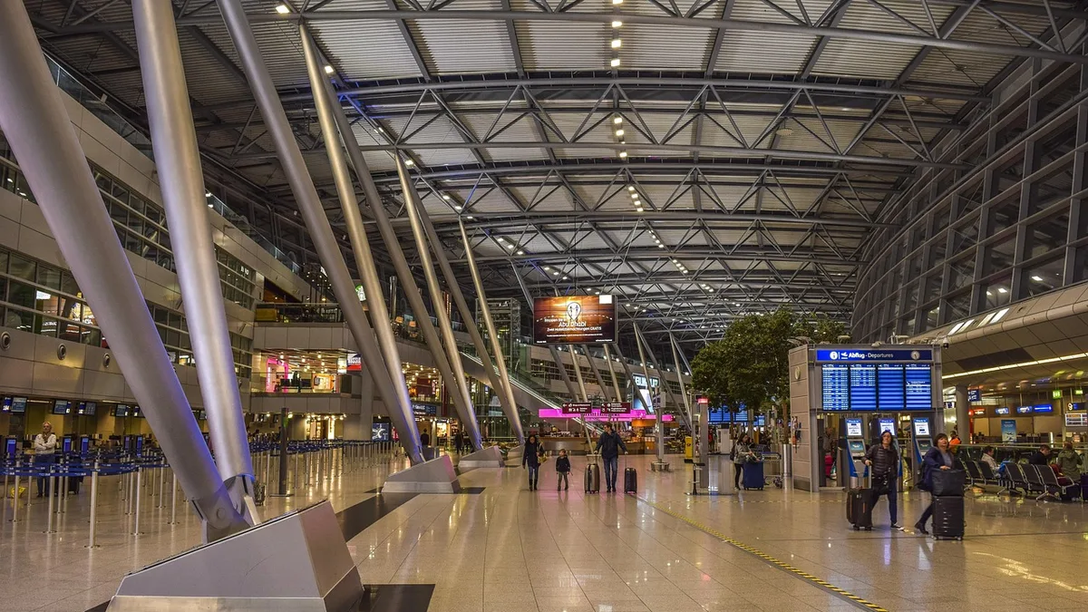 Havalimanı terminal salonu